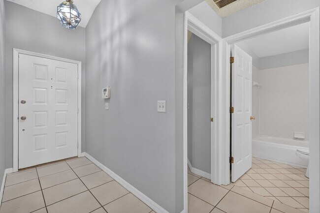Building Photo - 3025 Andover Ct