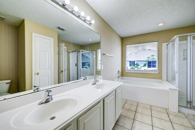 Building Photo - 14306 Mirkwood Ln