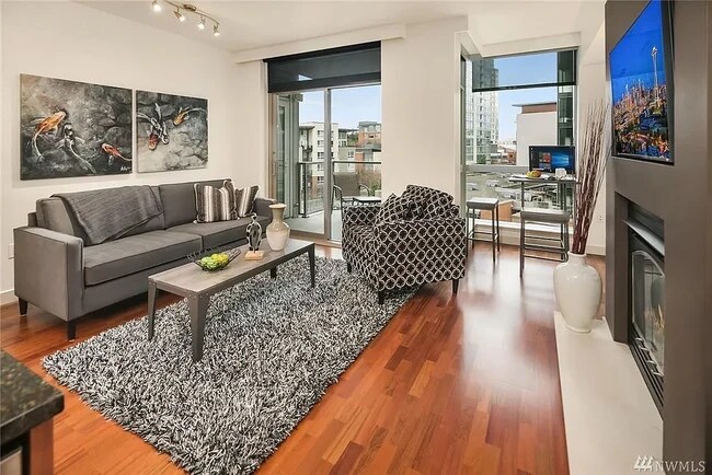 Building Photo - 10610 NE 9th Pl