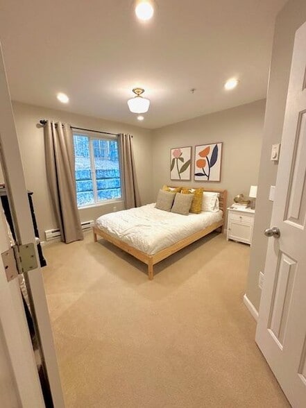 Building Photo - 14905 SW Sandhill Loop