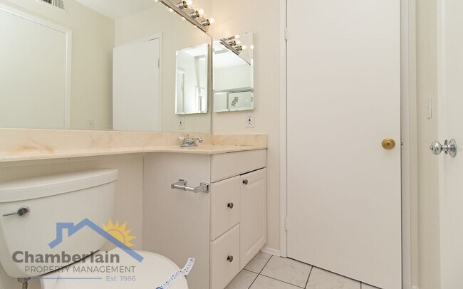 Building Photo - Cozy 3 Bedroom Townhouse in the Bay Shores South Community