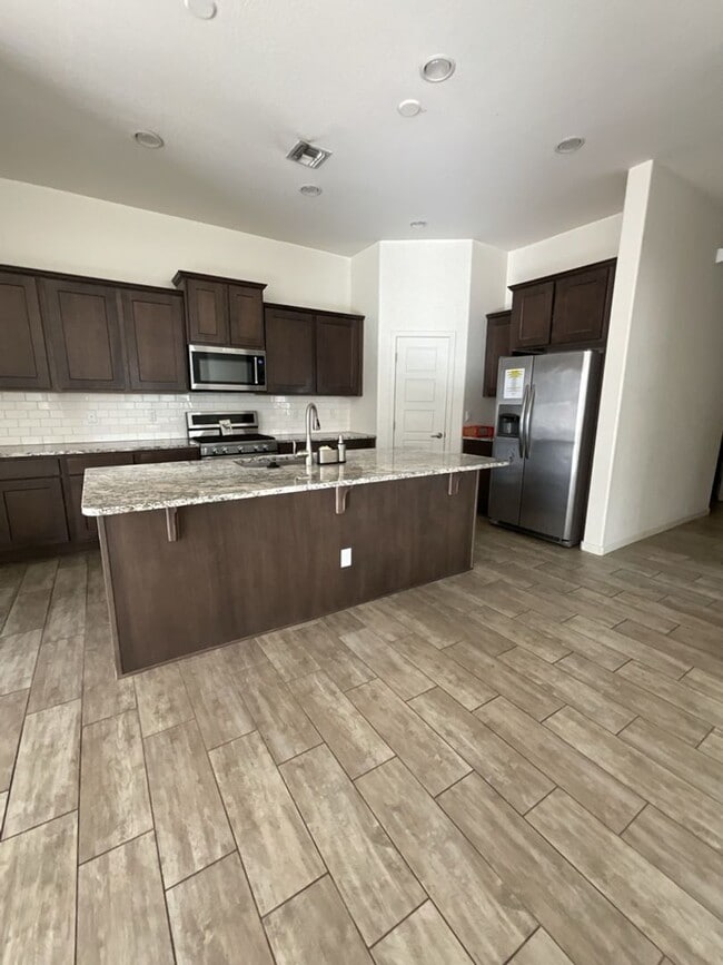 Building Photo - 10155 E Naranja Ave