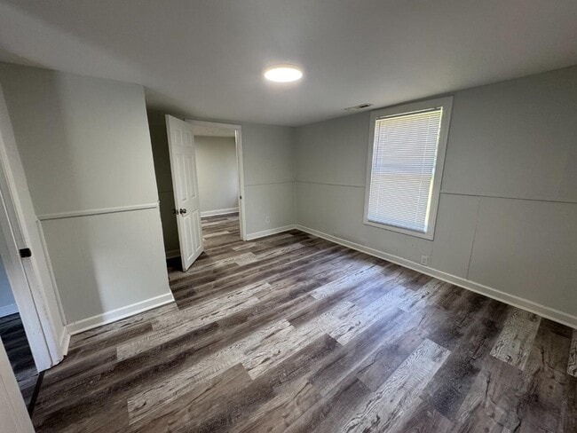 Building Photo - 5163 Clifton Dr