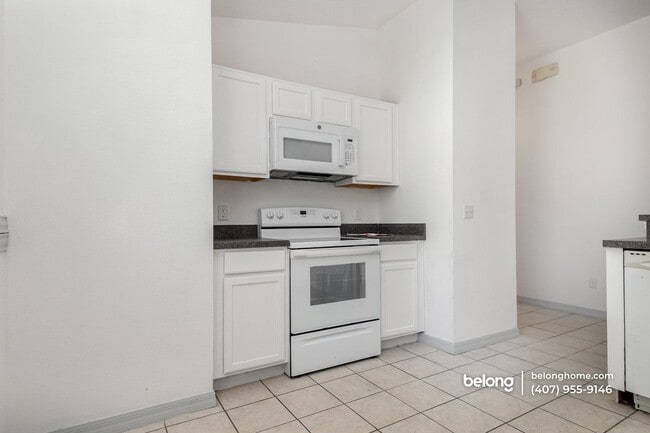 Building Photo - 923 Sandy Ridge Dr