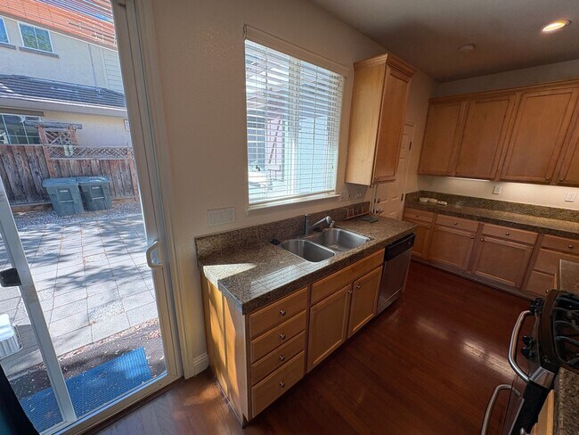 Building Photo - Beautiful 3 bed 2 Bath Home in Mountain House