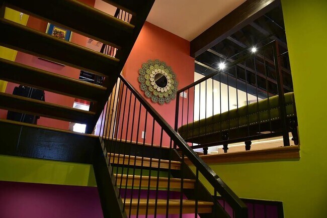 Building Photo - 2303 Whitney St