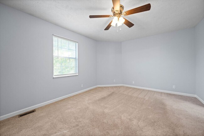 Building Photo - 113 Azalea Ct