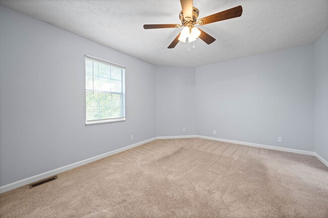Building Photo - 2 Bedroom Condo For Rent Near Post!