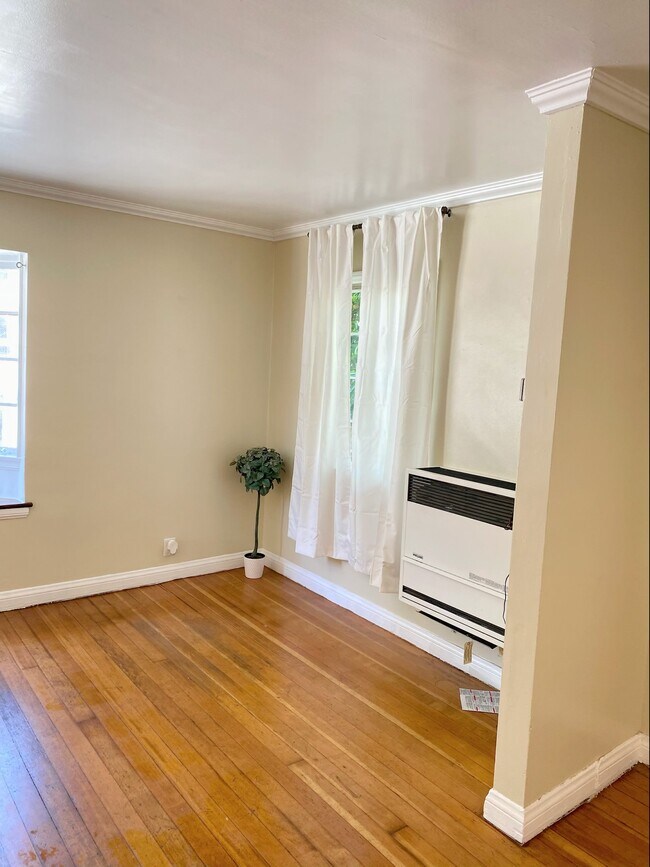 Building Photo - 108 Witmer St