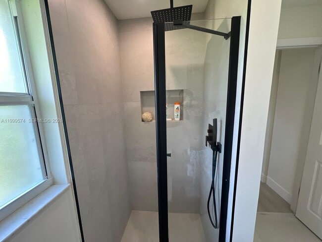 Building Photo - 503 Jackson Ave