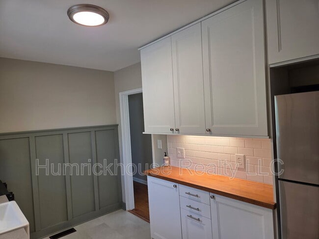 Building Photo - 324 Wakefield Dr