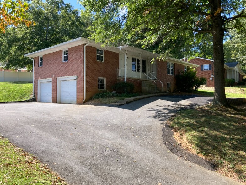 Building Photo - 1407 Knob Creek Rd