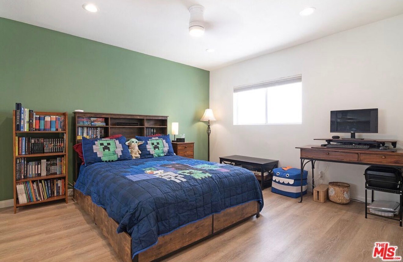 Building Photo - 4358 Mammoth Ave