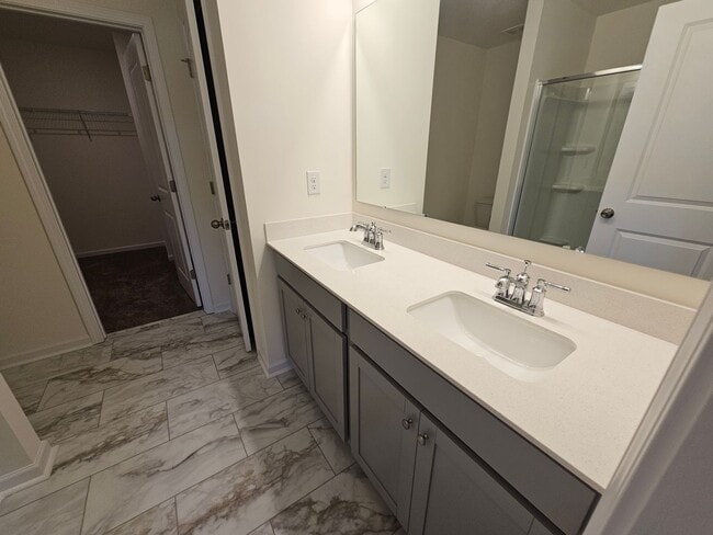 Building Photo - Like New townhome in Monroe!