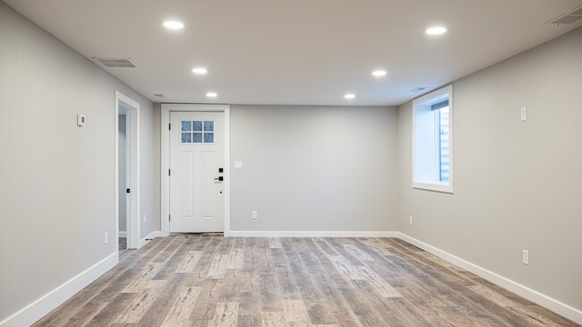 Building Photo - 3250 Midway Ave