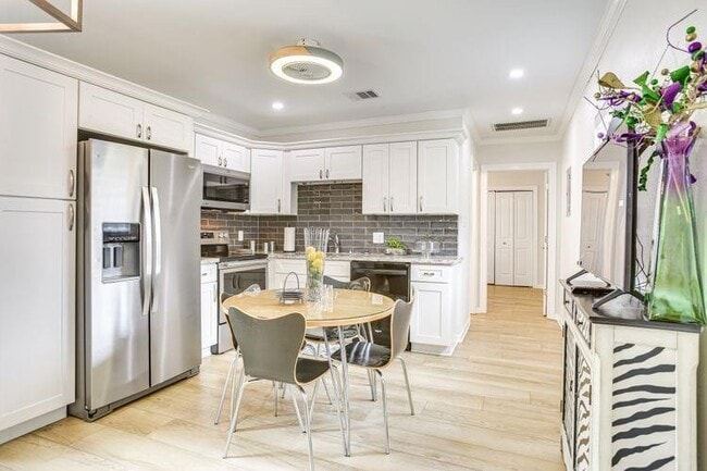 Building Photo - 2100 Philip St