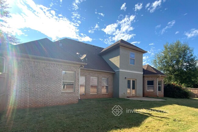 Building Photo - 300 Everly Cir