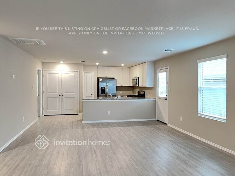 Building Photo - 7319 Avila Vis