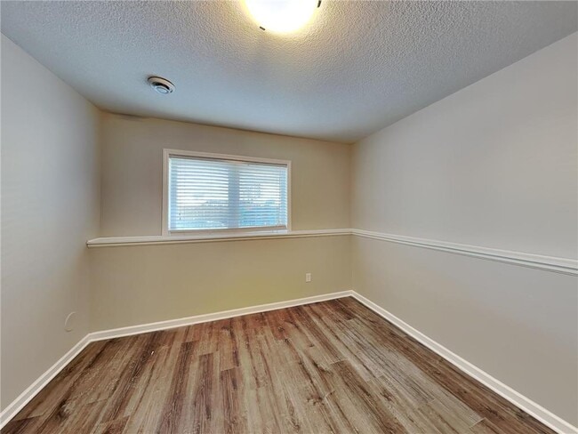 Building Photo - 1525 Independence Ave N