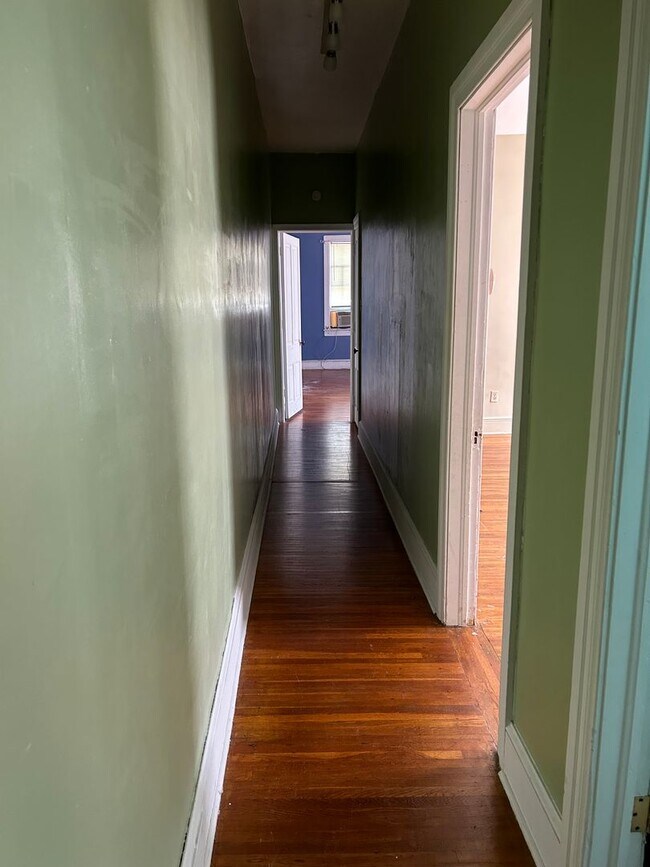 Building Photo - 475 W Market St