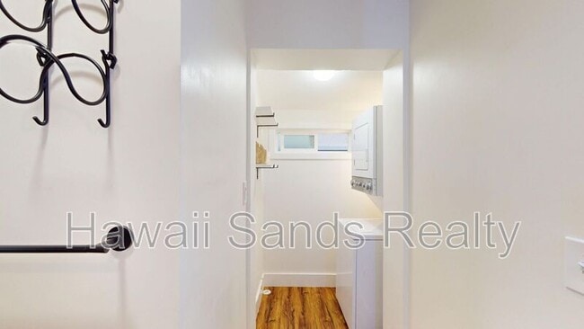 Building Photo - 4566 Sierra Dr