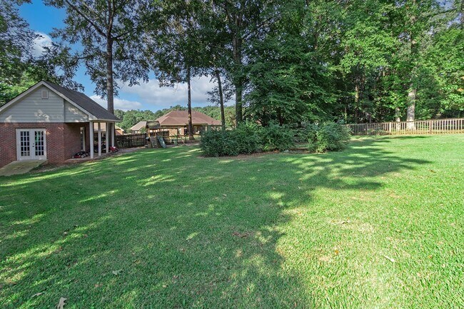 Building Photo - 55 Hickory Ln