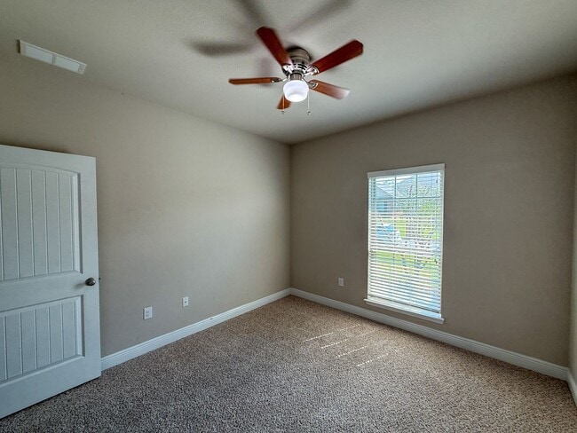 Building Photo - Spacious 4 bedroom 2.5 bath Home for Rent ...
