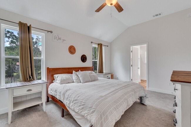 Building Photo - AVAILABLE NOVEMBER (PET FRIENDLY)