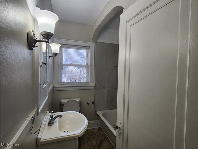 Building Photo - 529 E Cuyahoga Falls Ave