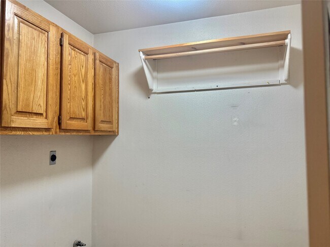 Building Photo - 2934 Field Line Dr