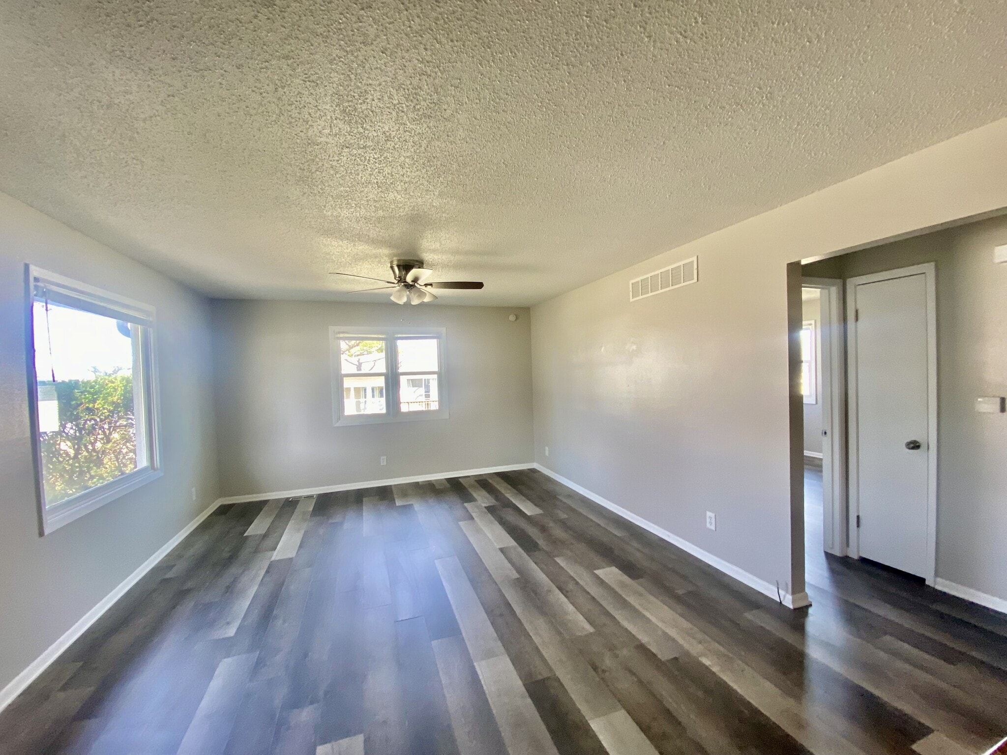 Building Photo - 209 S 1st St