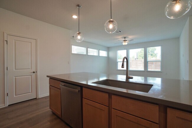 Building Photo - 1610 Iberville Dr