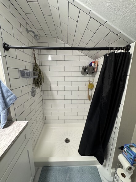 Building Photo - 17640 Larchwood Ave