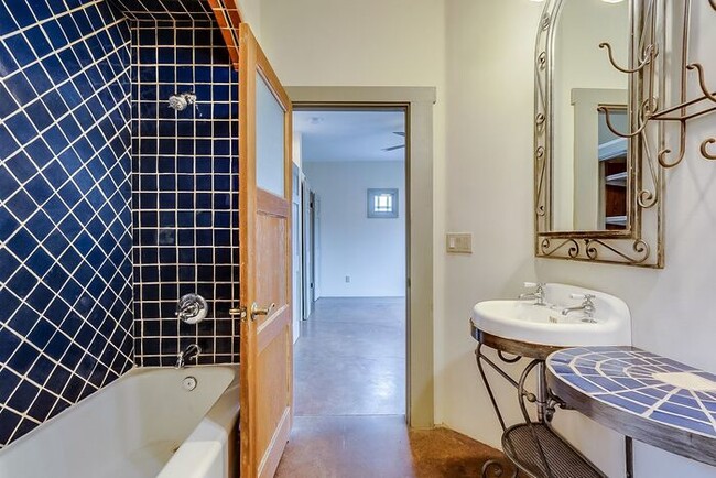 Building Photo - Southwest Charm in the Heart of Tucson – D...