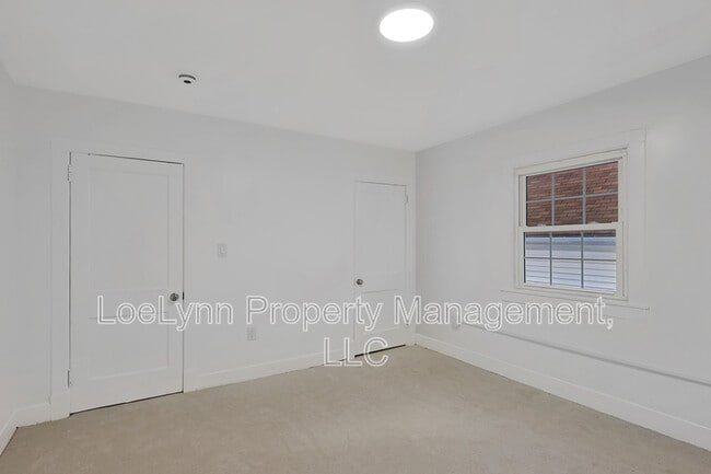 Building Photo - 822 Greene St