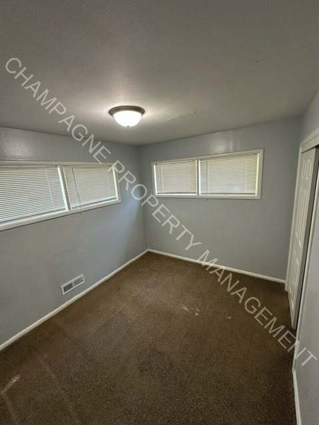 Building Photo - Single Family Home in Ruskin - All Voucher...