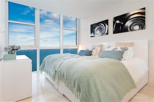 Building Photo - 18201 Collins Ave