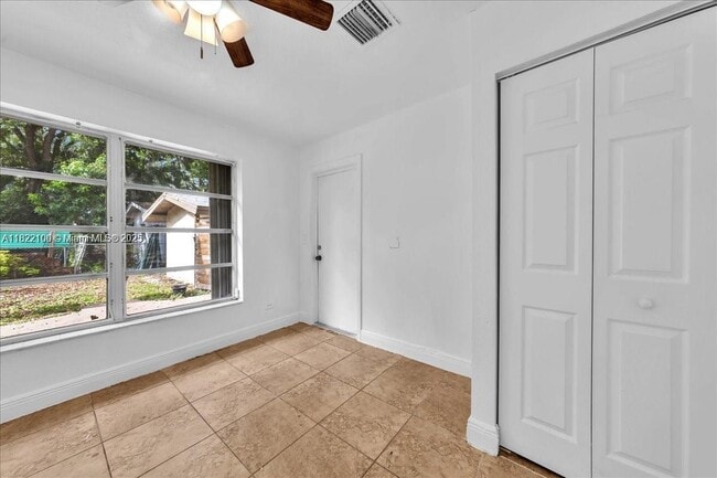 Building Photo - 6221 SW 35th St