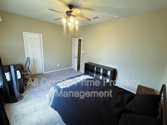 Building Photo - 331 Forest Dr Loop