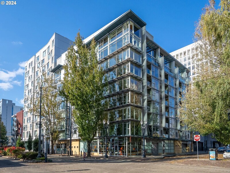 Building Photo - 533 NE Holladay St