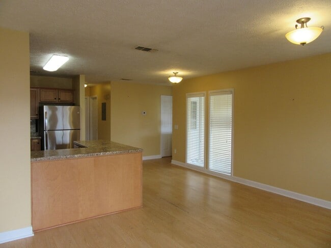 Building Photo - 820 Premier Dr