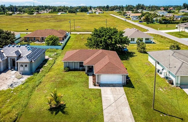 Building Photo - 204 SW 14th Ave