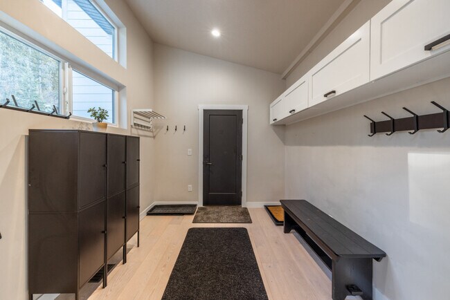 Building Photo - 255 Matterhorn Dr