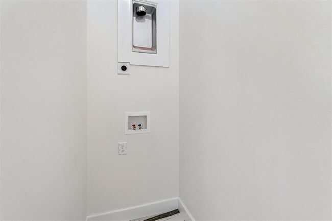 Building Photo - 18814 Selah Wy