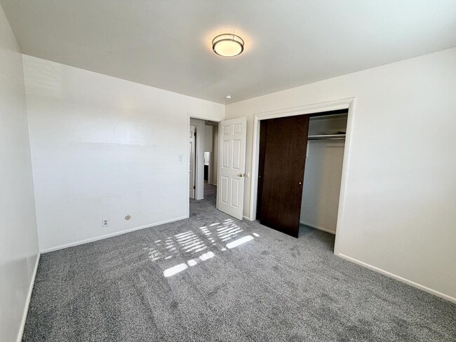 Building Photo - 253 E 1100 S