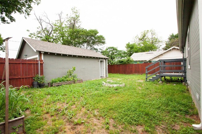 Building Photo - 3144 Gordan
