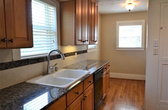 Building Photo - 1505 McDuffie St