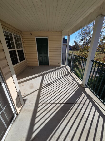 Building Photo - 9421 Links Ln