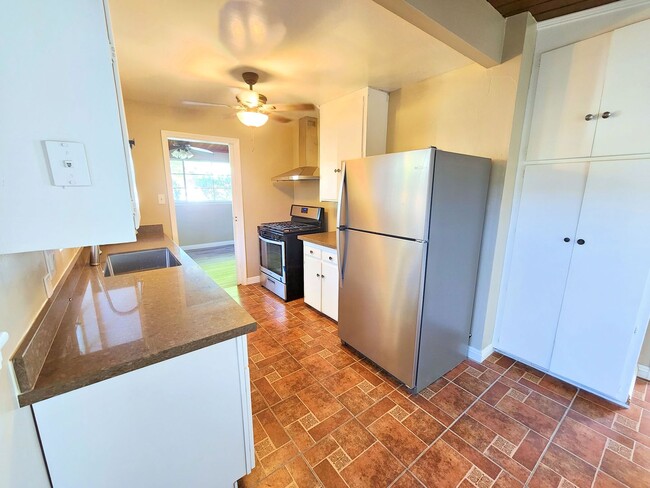 Building Photo - Charming 4-Bedroom Home Near Bakersfield C...