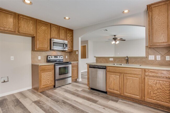 Building Photo - 2925 Inks Lake Dr